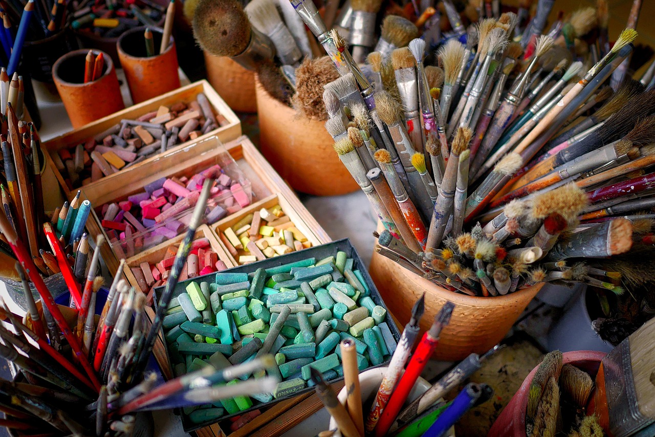 Storyboarding on an Infinite Canvas: Plan Scenes with Freedom